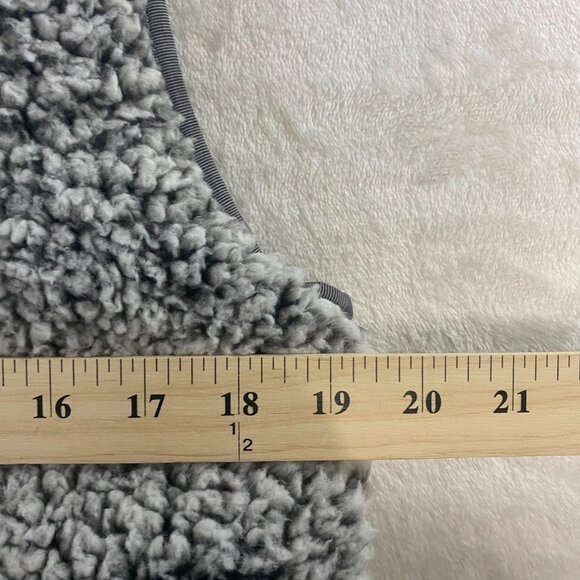 NWT Thread and Supply Gray Sherpa Fleece Soft Cozy Vest - Picture 8 of 9
